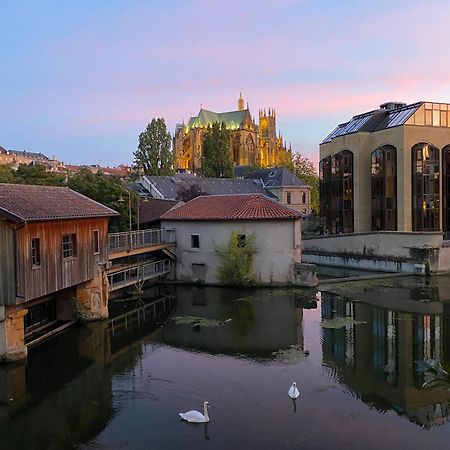 Une Vue Les Pieds Dans L'Eau Metz Kültér fotó